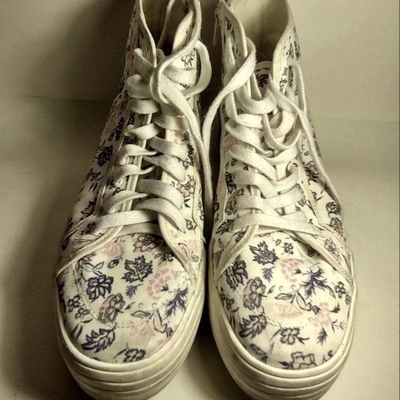 Universal Thread High Tops. - Picture 1 of 3